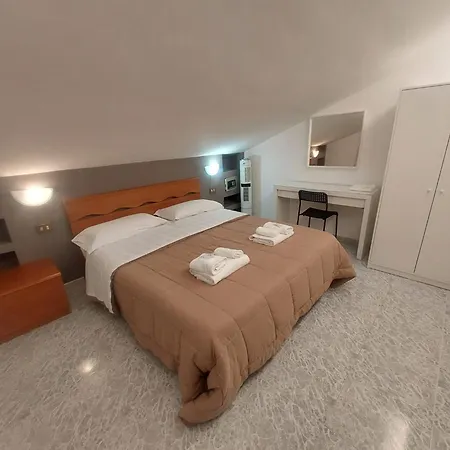 Attico Panoramico 5 Posti Letto - Aeroporto E Fiera Appartement